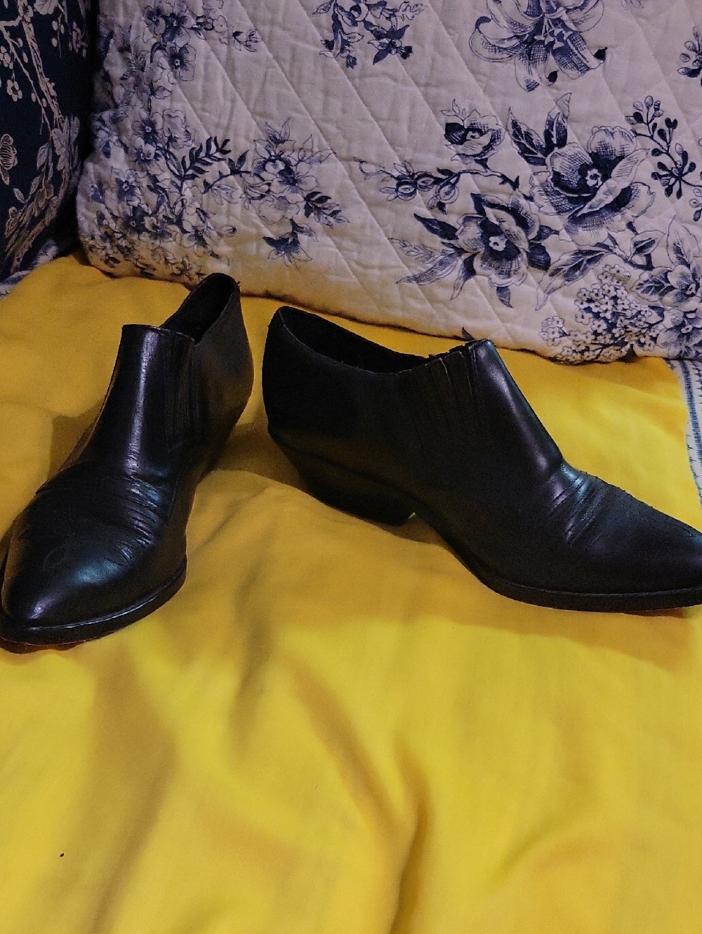 Black Leather Western Ankle Booties w 2 Inch Heel